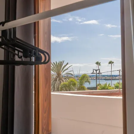 Ocean Nomads Coworking Hostel Arona