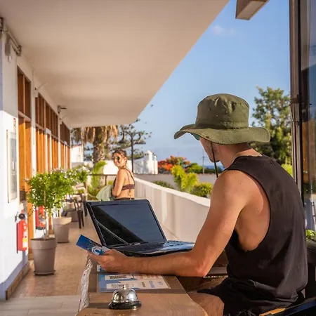 Albergue Ocean Nomads Coworking